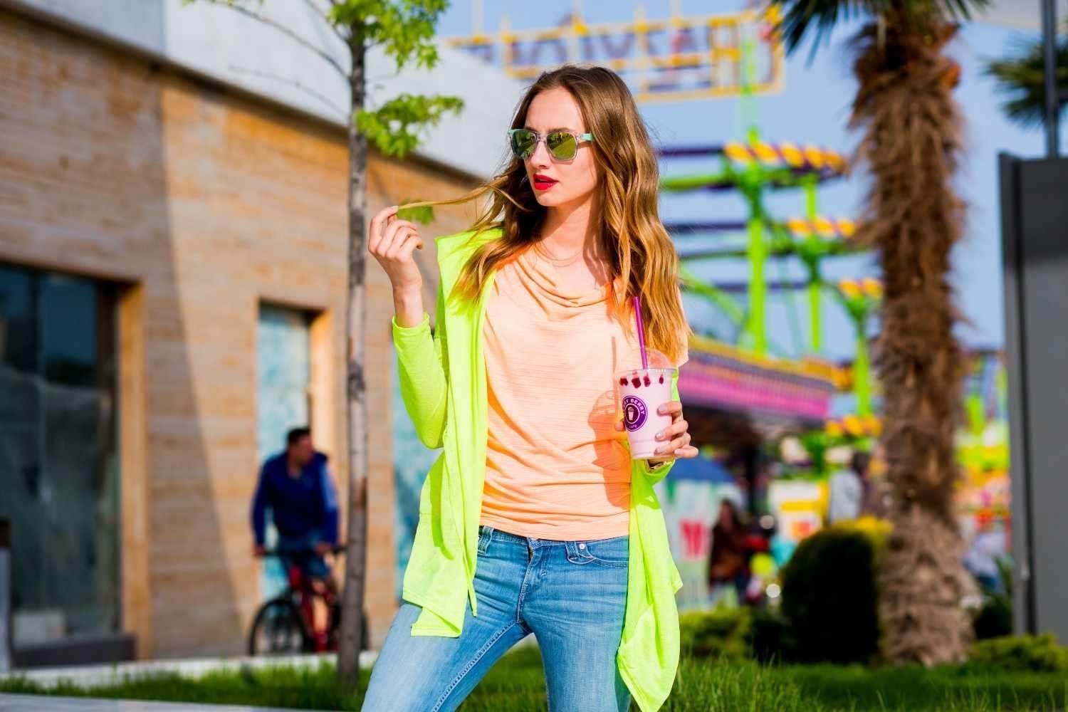 Quiet Luxury vs. Digital Lavender: The Two Colors Defining Spring/Summer 2026 Street Style