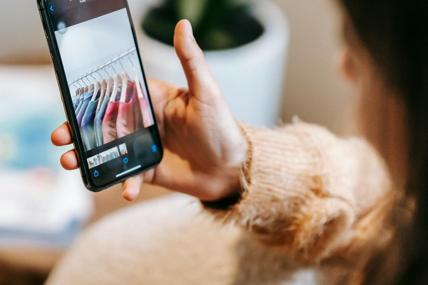Digital Styling 2026: 5 Apps to Build a Perfect Capsule Wardrobe